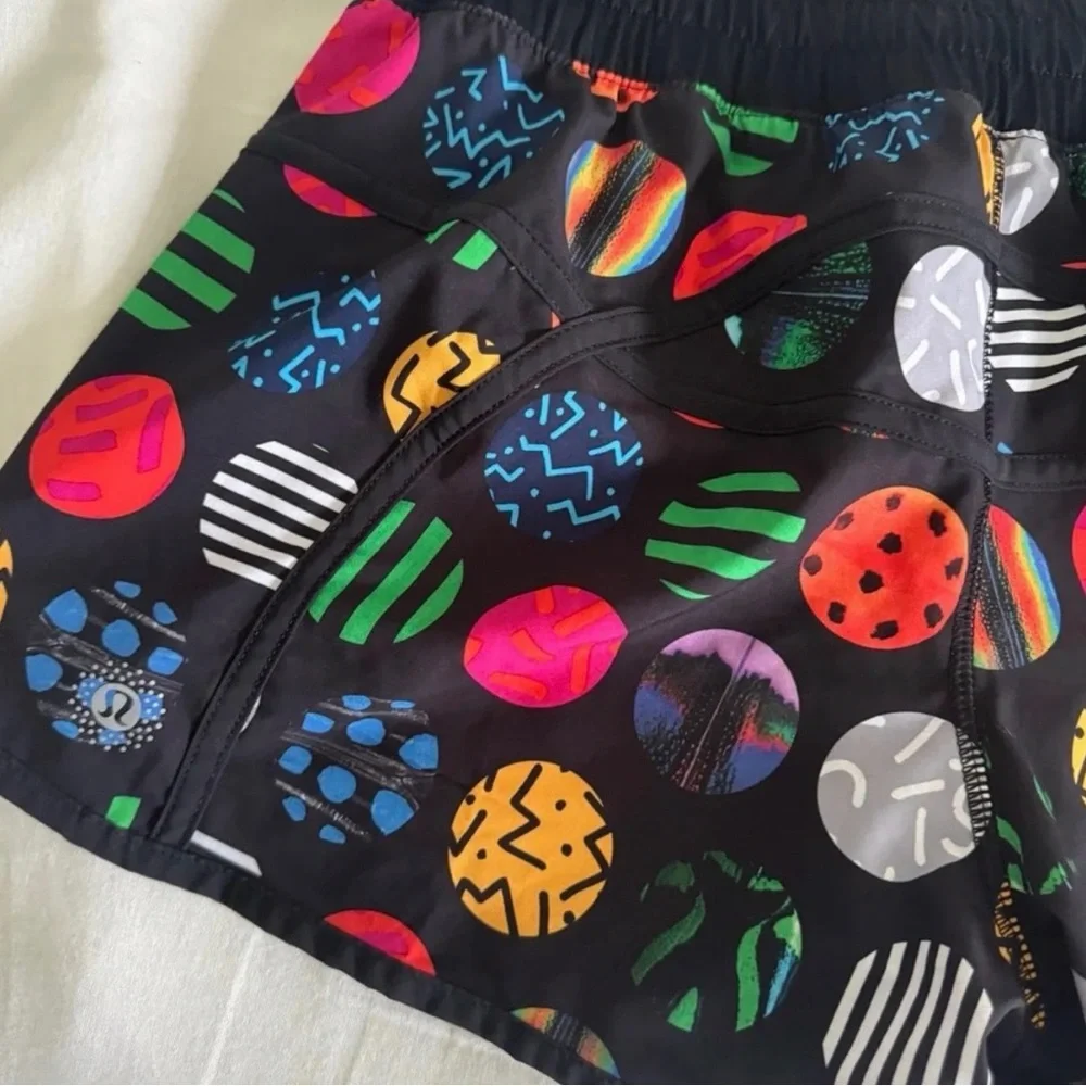 Lululemon Seawheeze Tracker Short ✨RARE✨ Circle Pills Print Size 10 EUC